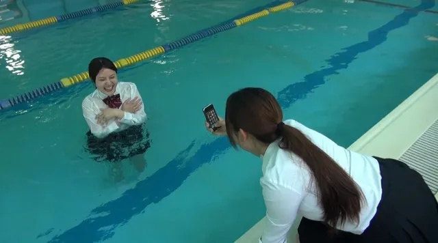 記念写真のつもりが、3人… 水泳×映像写真×生徒会