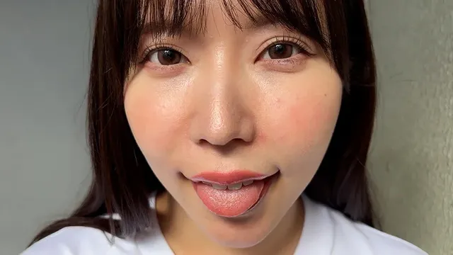 街行く女性に声をかけ口内… 街角で声をかけて口内観察させてもらう まいなちゃん