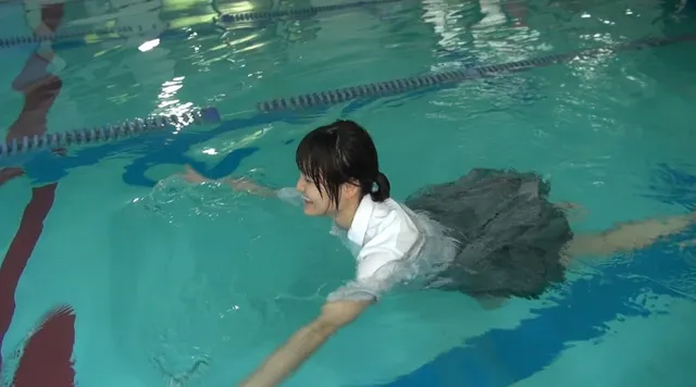 方面替えに合わせて衣装も… 続・学校PV飛び込め撮影