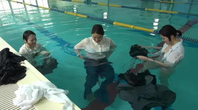 WJS恒例衣装交換、制服… 学校PV撮影後のお楽しみ