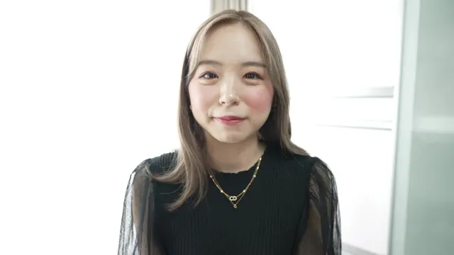 肩幅フェチなはるちゃん。… 【個人撮影】菊池はるの舌ブラシで「汚舌苔」採取