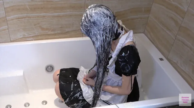 お給仕する髪フェチなご主… ロングヘアメイド 奉仕後のフォワードシャンプー
