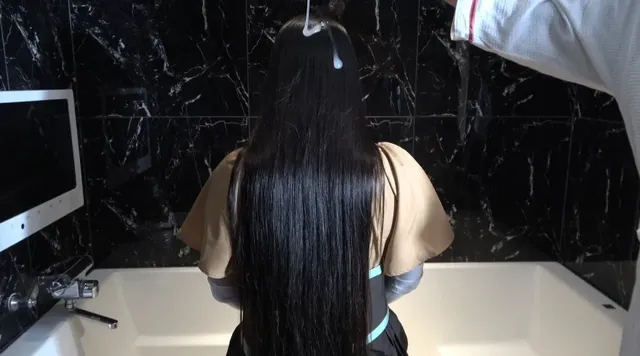 「髪に白い液体をかけられ… 黒髪スーパーロングヘアプリンセス 白濁ローション悪戯