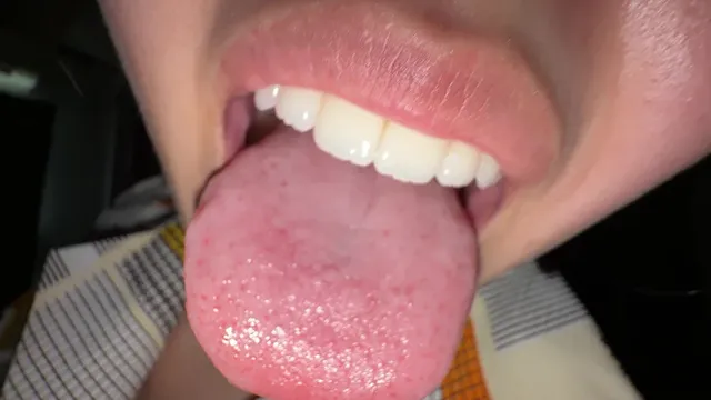 ある昼下がり暗い部屋で…… 【個人撮影】加護まりの暗い部屋で鼻●●＆手コキ
