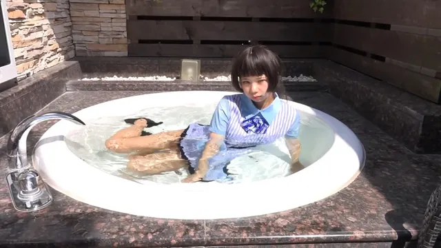 客室乗務員の制服で研修で… 客室乗務員制服・切り裂き1