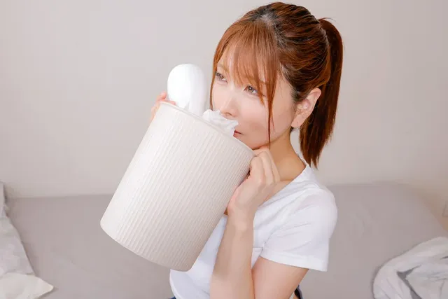 父1人、息子二人の家にや… せんずり臭い父子家庭の家族全員をデカ尻で誘惑！