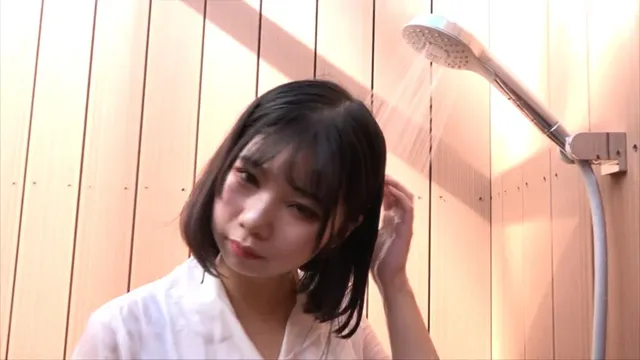 純白のワンピース制服でシ… ワンピース制服・ウェット1