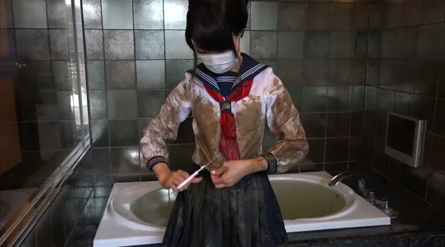 長袖セーラー服中間服に赤… セーラー服・切り裂き2
