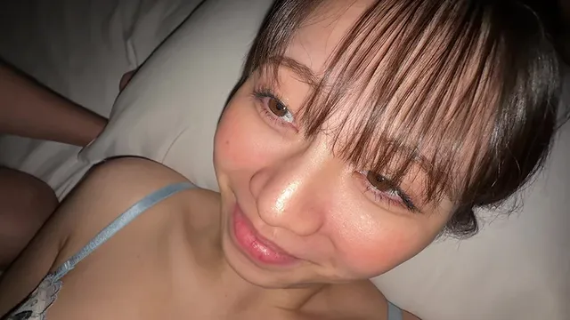 ベッドの上でつなちゃんに… 【個人撮影】さくまつなのハメ撮り風 口臭嗅ぎ