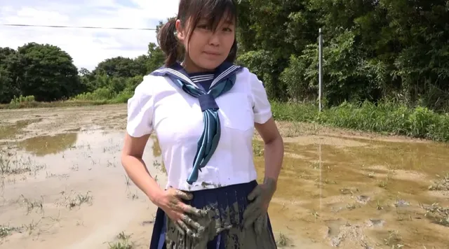 半袖夏服セーラー服に青ス… セーラー服・泥だらけ4