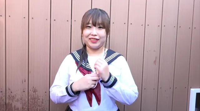 長袖セーラー服に赤リボン… セーラー服・切り裂き4