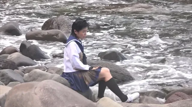 長袖セーラー服に青スカー… セーラー服・泥だらけ5
