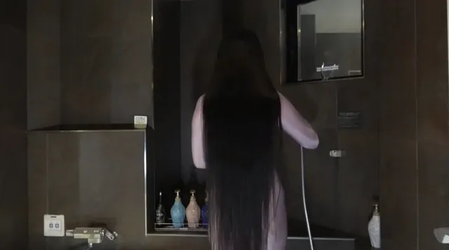 まるでキャッツアイのよう… スーパーロングヘア女怪盗 全身ニーハイに絡みつき支配