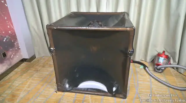 キツめのプレイにもヒィヒ… ラバーマゾ・キキを真空ボックスに閉じ込めてみた 3