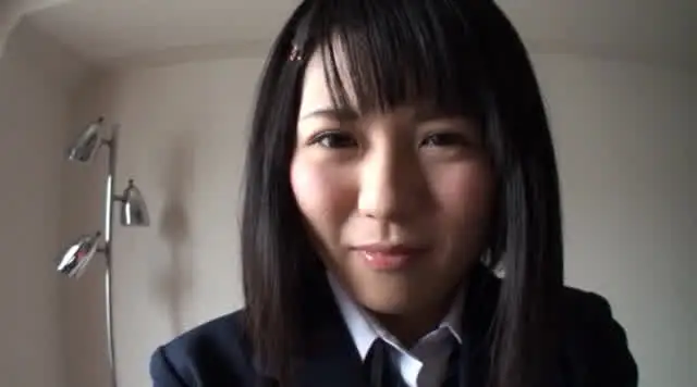 制服の女子校生に顔に座っ… しゃがみ女子校生 逆さ撮りパンモロ