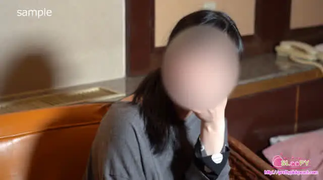じゃあ今からお姉さんのお… 控えめ女子の初飲尿。お口におしっこお願いします！