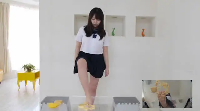なかなか手に入らない某有… 美味しそうな卵焼きをクラッシュするぽっちゃり娘