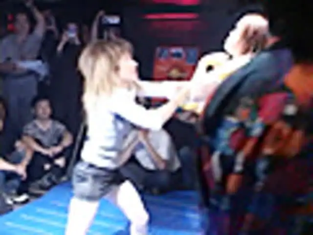 毎年恒例の超人気イベント… どきッ！！女だらけのキャットファイト祭2003 1日目