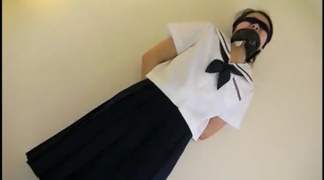 セーラー服姿のJKを捕獲… JK捕獲！超ハイレグSPE●DO 拘束嬲り