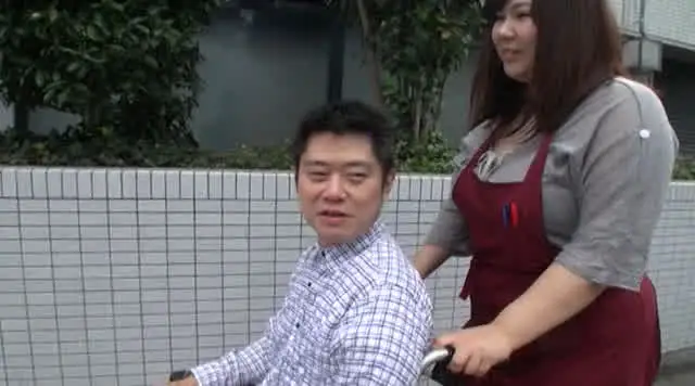 障害をもつ車椅子の青年と… ムチムチ！豚カワイイ！ 涼本清美