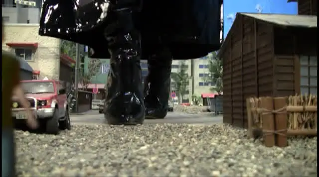 巨大な女王様が街に現れた… 巨大女王様2