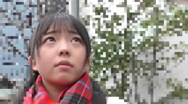 学校をサボって街を歩いて… 午前10時 学校どうしたの… りおん