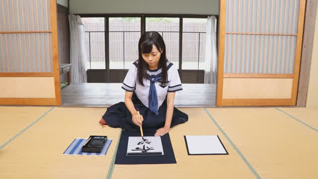 セーラー服がよく似合って… 日焼け女学生の夏の冒険 藤田えり 18才