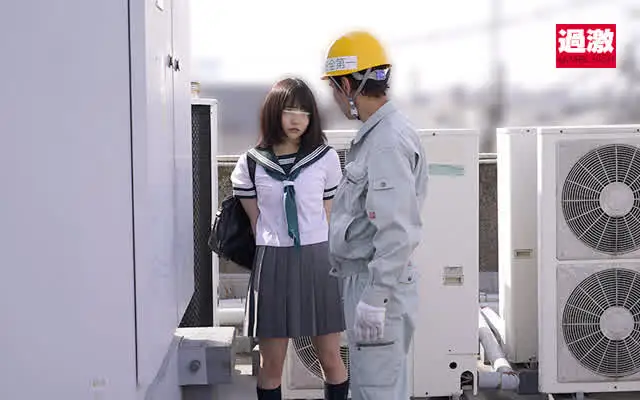 「ビル屋上」「温泉旅館」… 突然の笑顔しゃぶりで連続2回おねだり女子○生3
