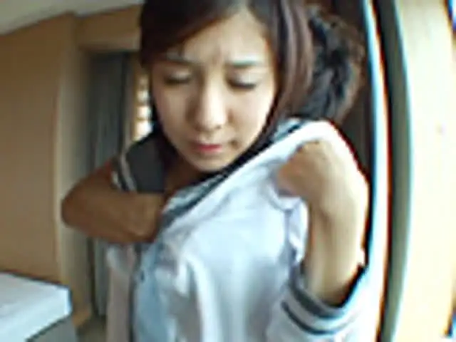 今回撮影したのは男性経験… 制服美少女と性交 秋元美由