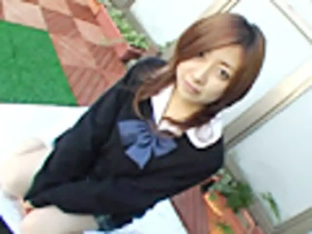陰毛丸出し！！尻穴丸見え… 完全素人娘 超美乳Eカップ頂上エレクト女子校生 史奈