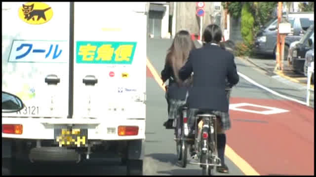 女子校生が自転車から目を… 媚薬を塗られ我慢できずサドルオナニーをする女子校生2