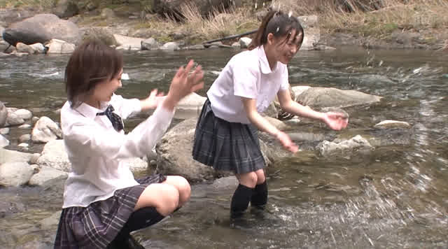 今年もこの季節がやってき… 田舎の純真な女子校生が服を脱ぐのも忘れてズブ濡れに4