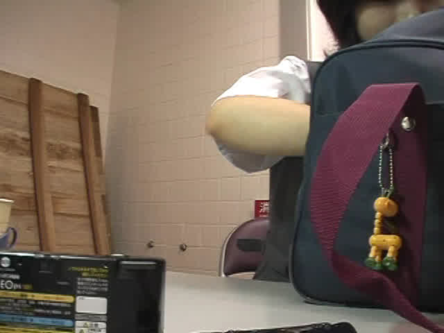 罪を犯した少女を脅して性… 制服折檻 第五巻