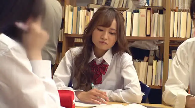 女子校生たちの奔放な性の… 友達の前でこっそりチ○ポを挿入ッ!