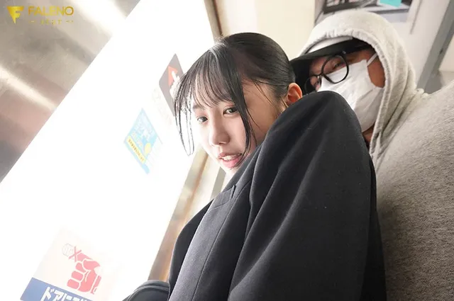 私は通学中に電車内で毎日… 通学で股間を弄られM覚醒させられた相手は… 浜辺やよい