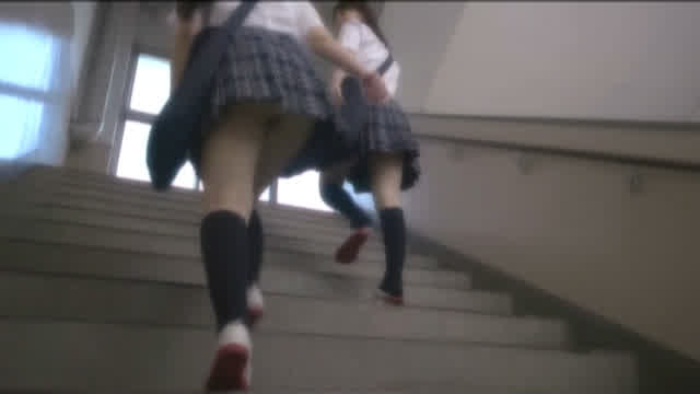 おっぱいは、「偶然」だか… 女子校生ポロリズム