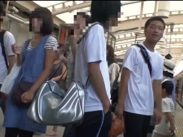電車内でイカされてしまっ… 痴漢OKボーイ 包茎童貞男子校生 編
