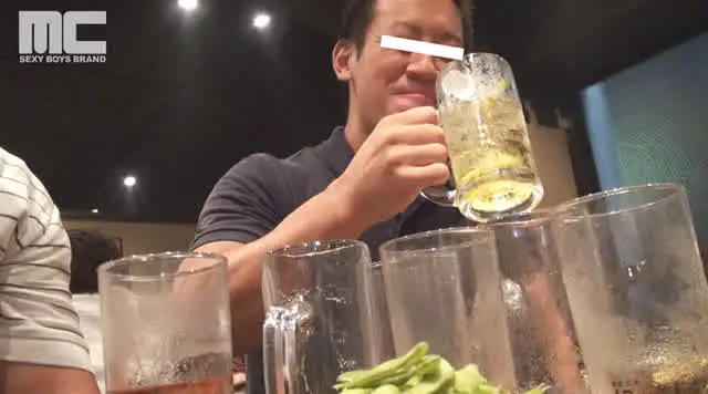 体育会筋肉マッチョを居酒… ゴリマッチョモデル友宏を酔わせ、泥酔したところを襲う