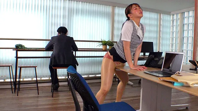 オフィスで出会ってしまっ… 働くオンナのパンスト角オナニー