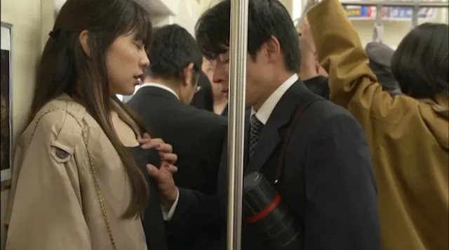 会社員である優壬は通勤中… 痴○電車 夢見る桃色なすび