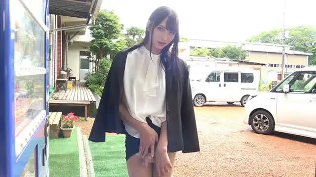 乳首のピアスがまぶしく光… 男の娘露出調教 さつき、マゾの目覚め