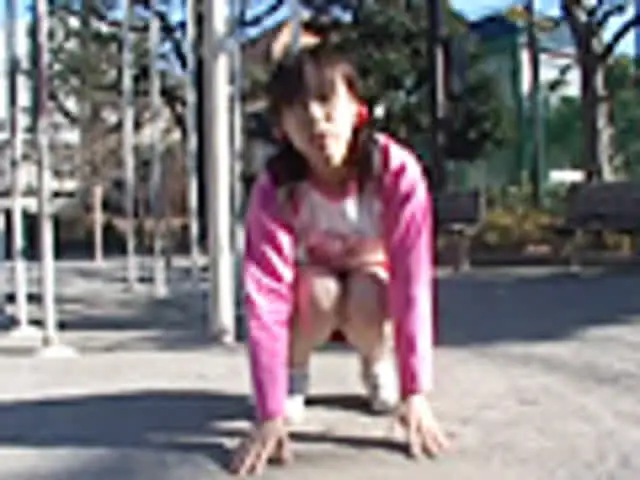 公園で一人で遊んでいる可… つぼみ ラブ・チャ○ルド17