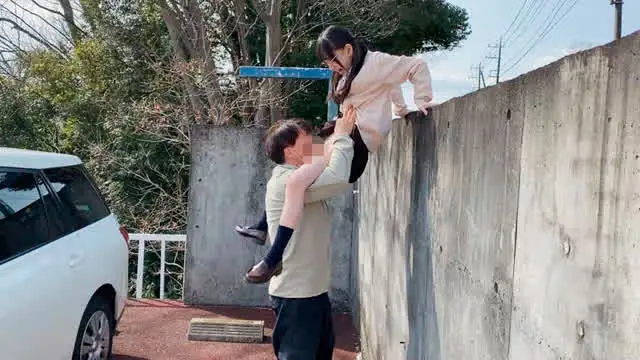 折れてしまいそうな華奢ミ… 駅弁露出 パイパン微少女をパンパンパンパン！