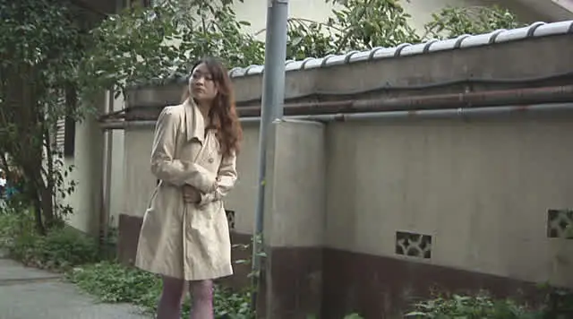 路上でいきなりコートを開… 野外痴熟女 子宮口オナニー
