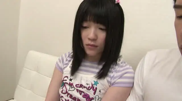 黒髪が綺麗で大人しい少女… 超ロリ童顔パイパン美少女 りおな