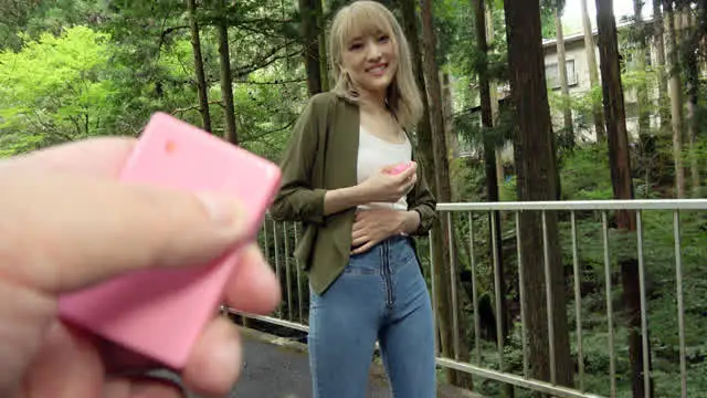 『外でしよッ』全身美白の… 外でしよッ