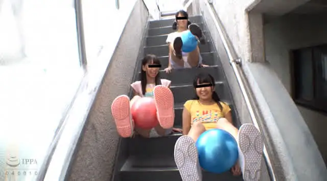ロリマニアの間で話題の「… 葛飾共同区営団地 日焼け美少女わいせつ映像4
