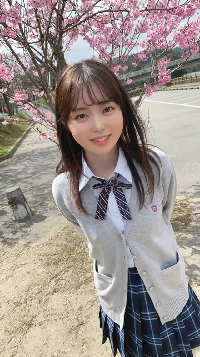 ぷっくりピンク乳首の美少… 乳首露出 おしゃべり大好きイマドキ露出っ娘ちゃん