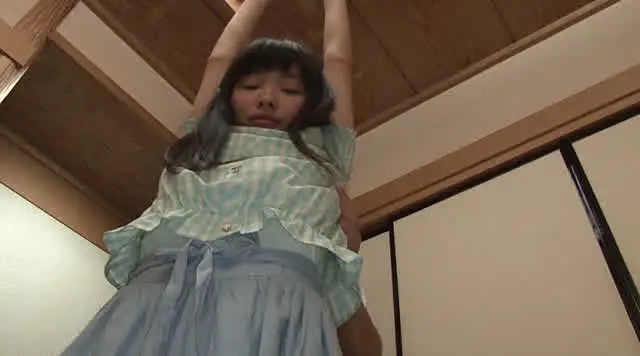 小柄な貧乳少女「りな」が… 貧乳×パイパンの幸薄美少女の身体をねっとり淫行中出し