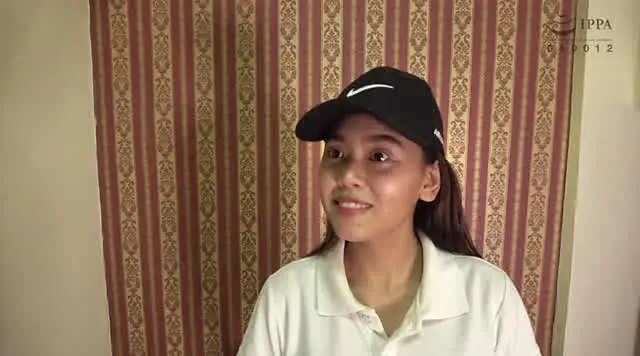 顔だけでもずば抜けて可愛… タイで発掘した奇跡のGカップ褐色パイパン少女 スー